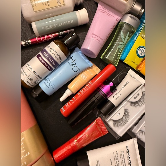 Assorted Beauty Collection - Picture 7 of 7